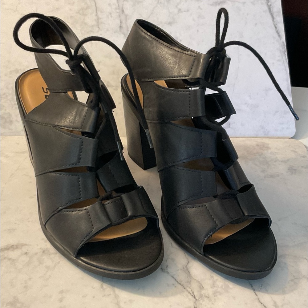 OMG!! Never been worn!! Elegant Black Women's Heels
